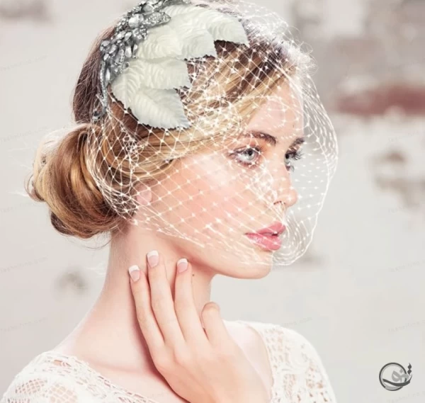 زن با موی کوتاه شینیون شده