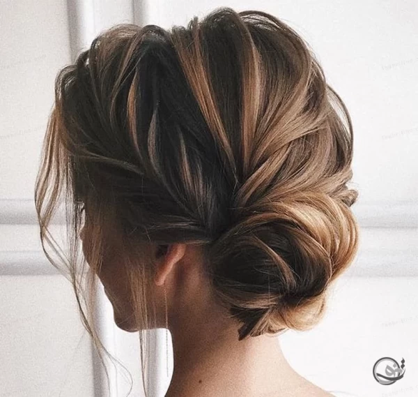 زن با موی کوتاه شینیون شده