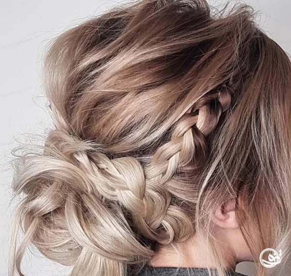 زن با موی کوتاه شینیون شده