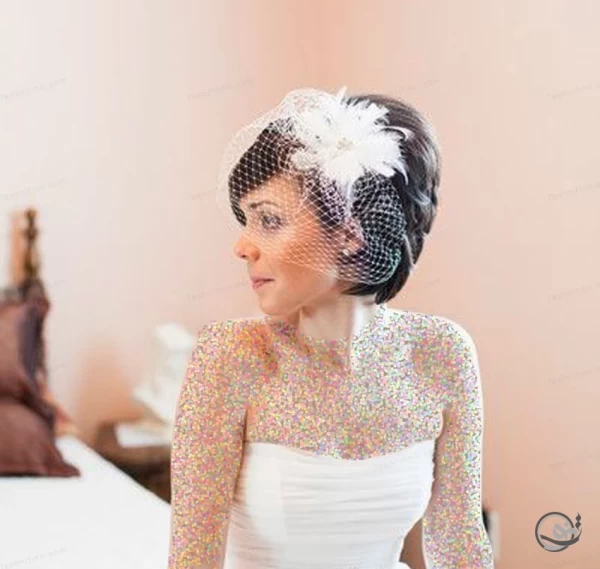 زن با موی کوتاه شینیون شده