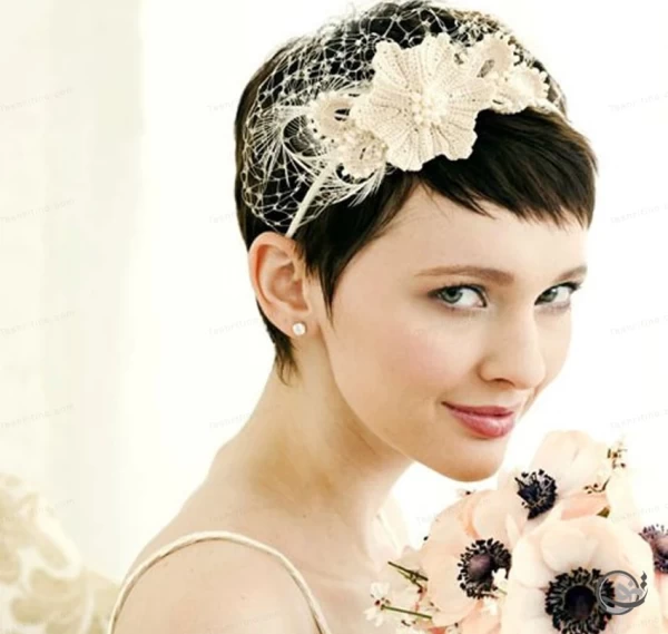 زن با موی کوتاه شینیون شده