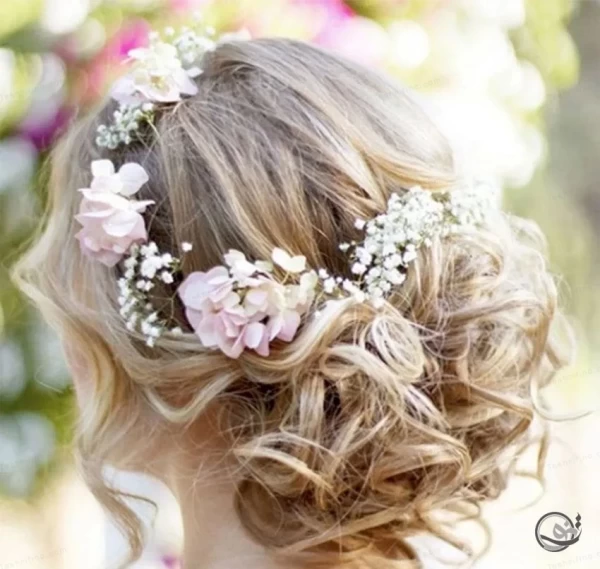 زن با موی کوتاه شینیون شده