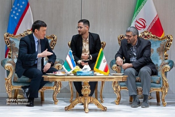 پوشش معاون وزارت نفت جمهوری اسلامی