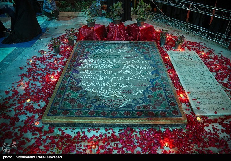 ۱۵ زندانی، حکم آزادی خود را در کنار مزار شهید زین الدین گرفتند