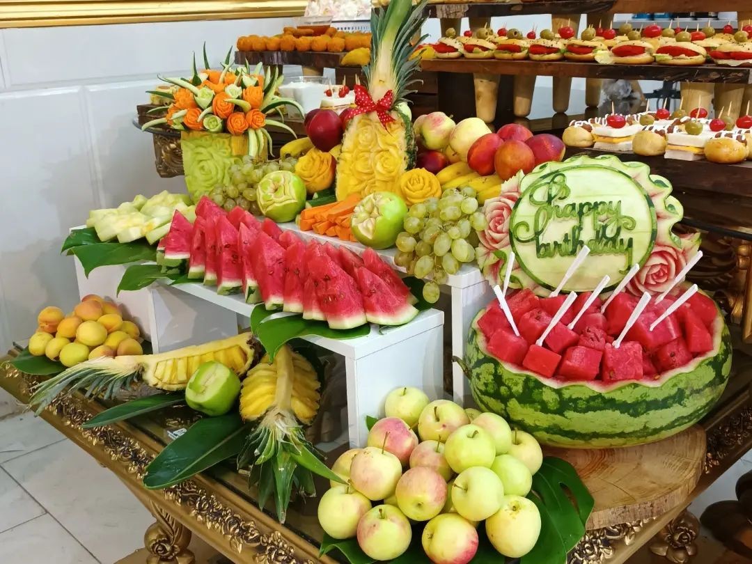 تزیین میز شب یلدا 1401
