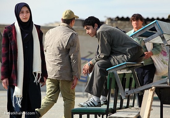 مونا احمدی در وضعیت سفید