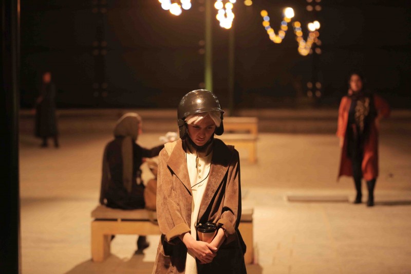 مونا احمدی در نمایش در انتظار گودو