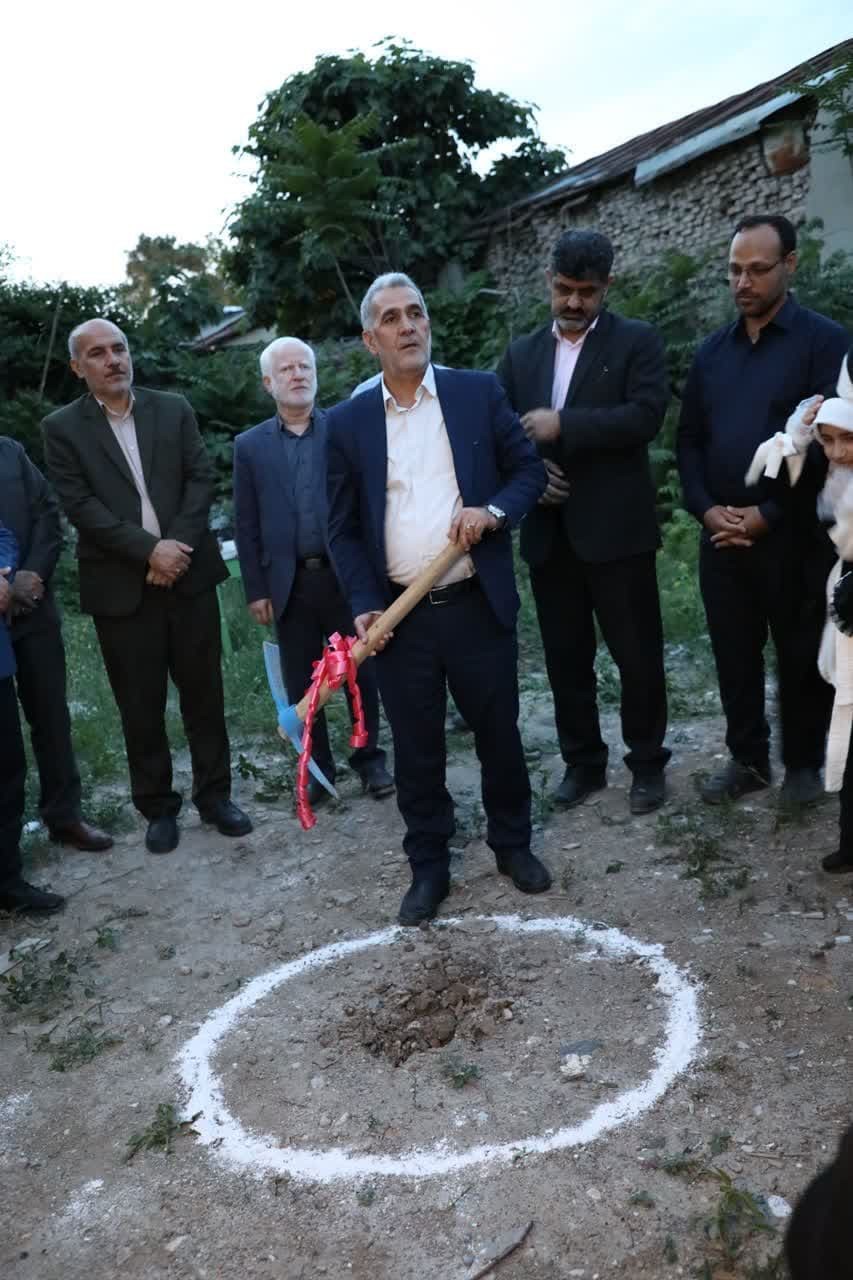 احداث مرکز فرهنگی و رفاهی ویژه دختران با عنوان «کافه دختران» در محله ایرانمهر کلنگ زنی شد.