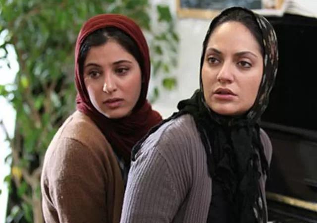 آناهیتا افشار و مهناز افشار در برف روی کاجها