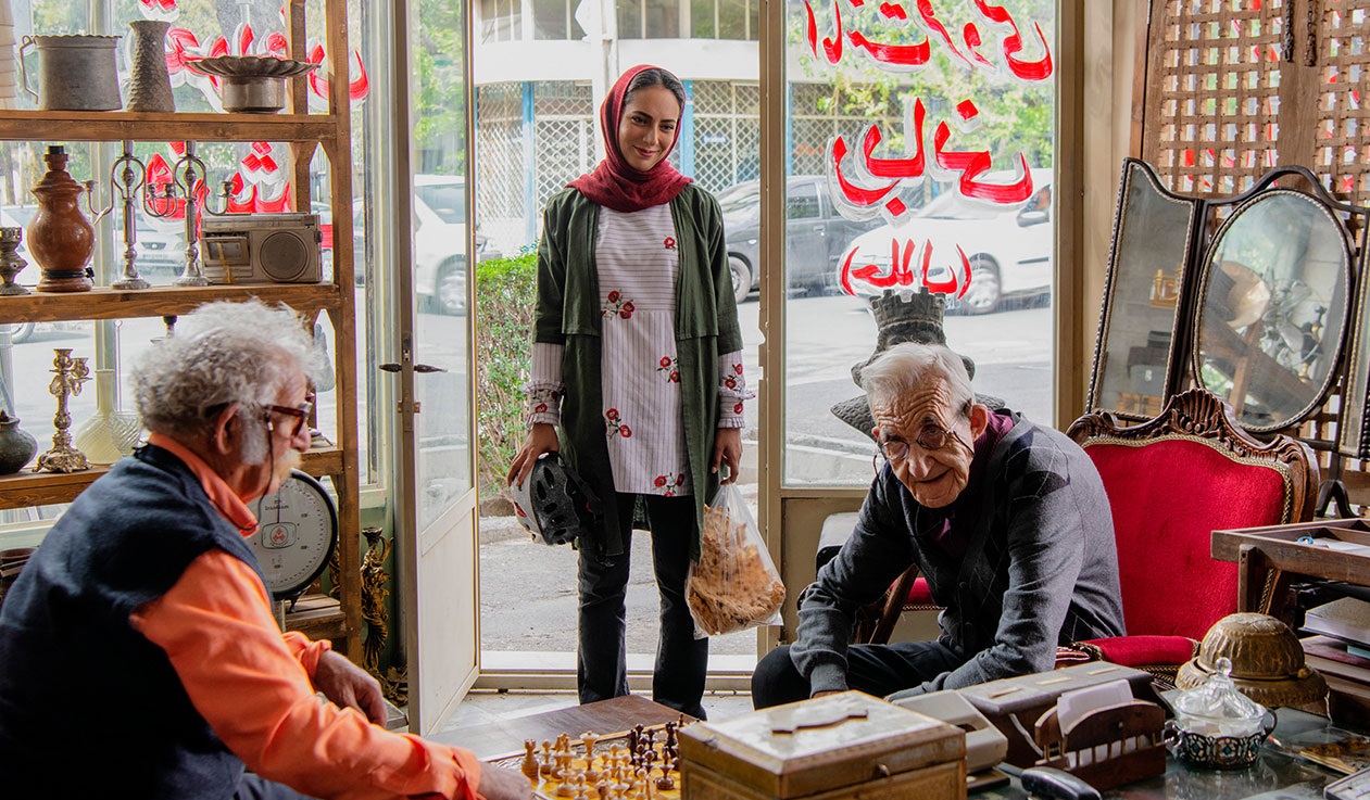 گیلدا ویشکی بازیگر نقش آزیتا در سریال مگه تموم عمر چندتا بهاره