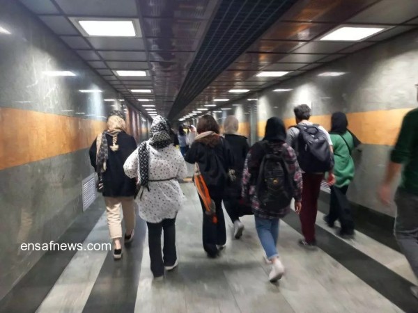 زنان در خیابان ولیعصر تهران