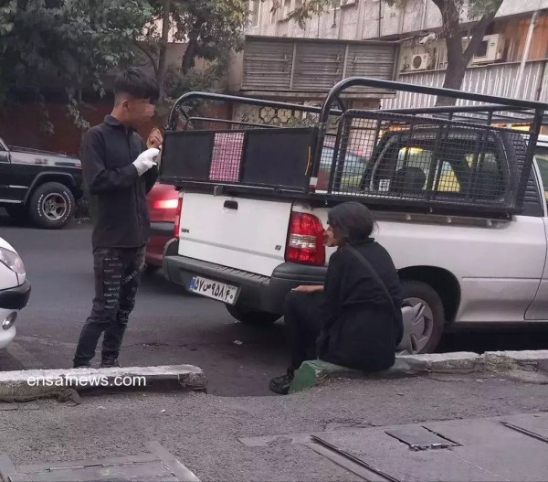 زنان در خیابان ولیعصر تهران