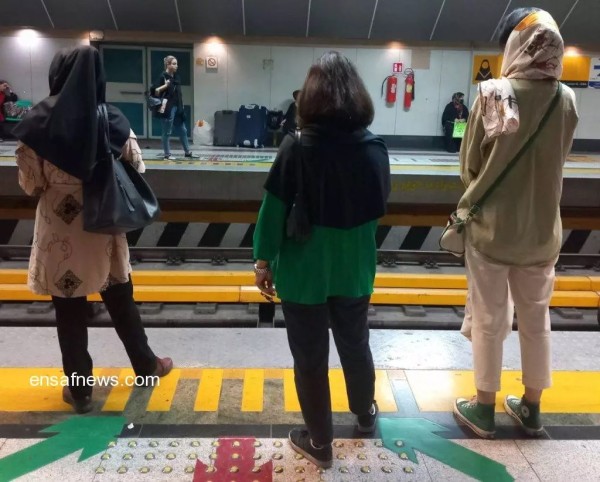 زنان در خیابان ولیعصر تهران