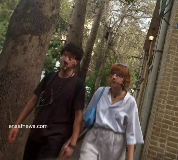 زنان باحجاب و بی حجاب در میدان فلسطین ، خیابان انقلاب و مترو