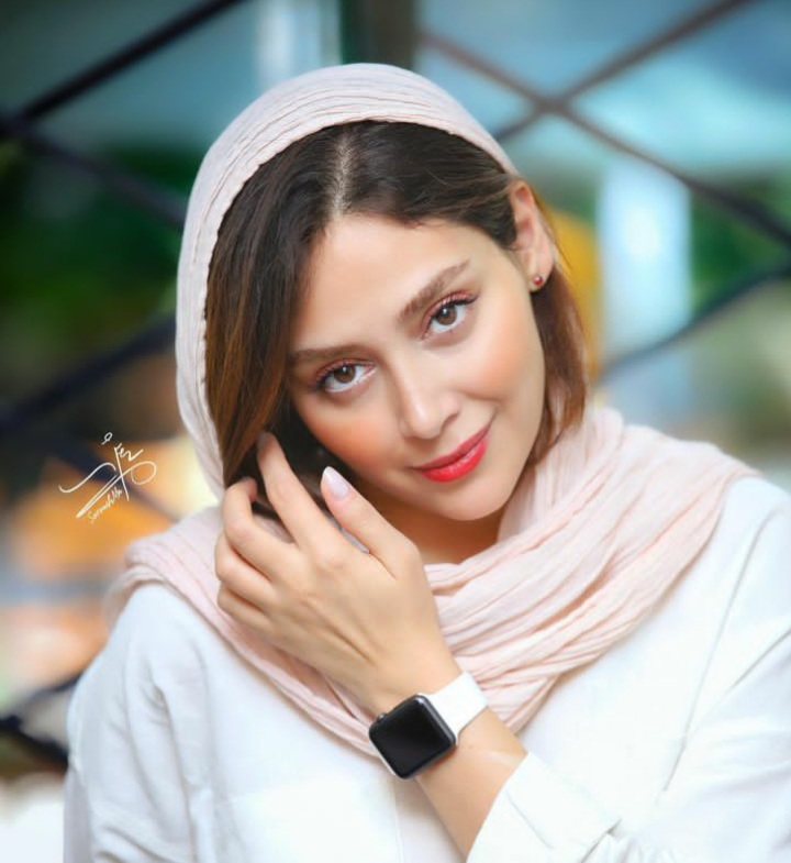 دیبا زاهدی