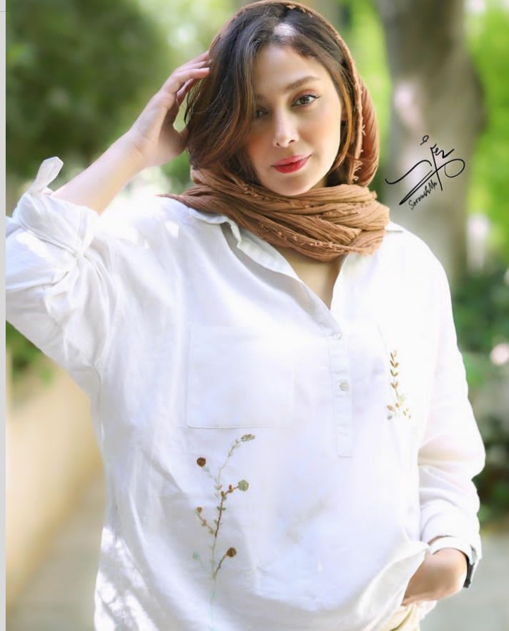 دیبا زاهدی