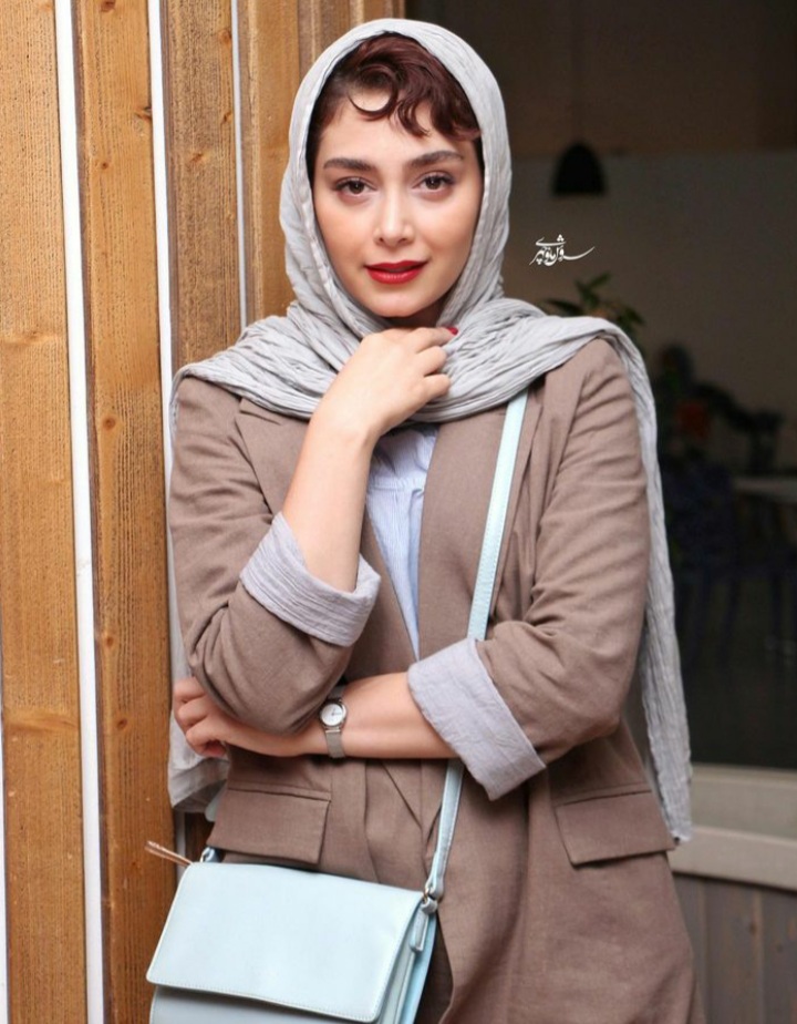 دیبا زاهدی