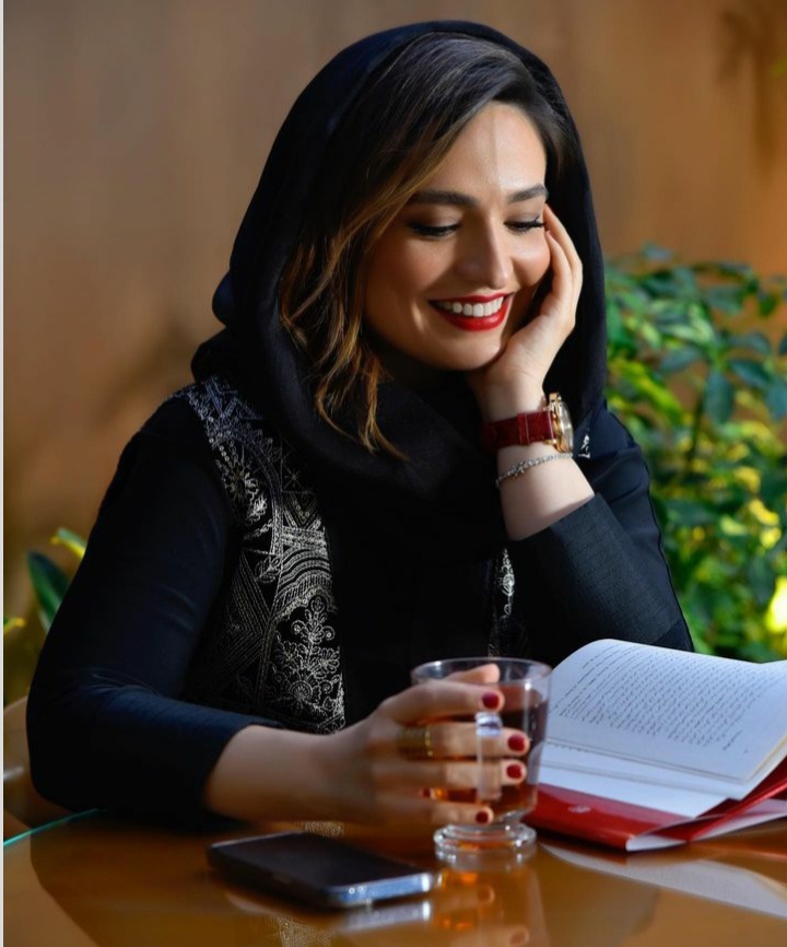گلاره عباسی