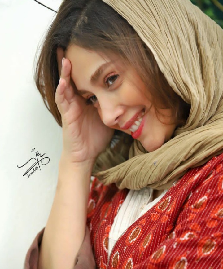 دیبا زاهدی