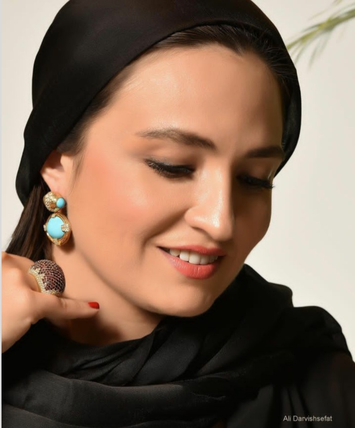 گلاره عباسی