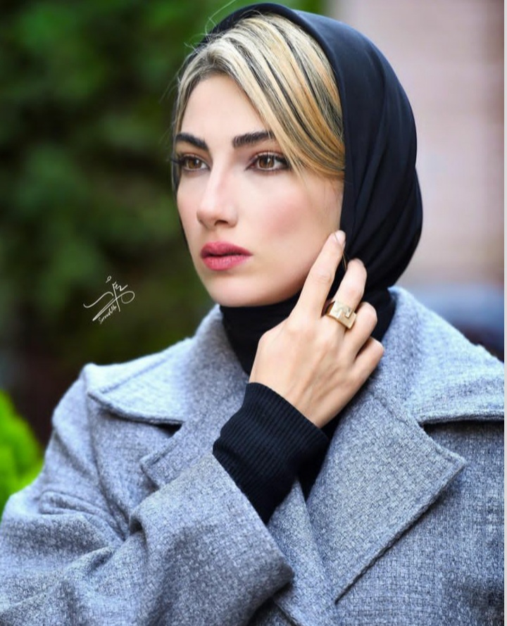 محیا دهقانی