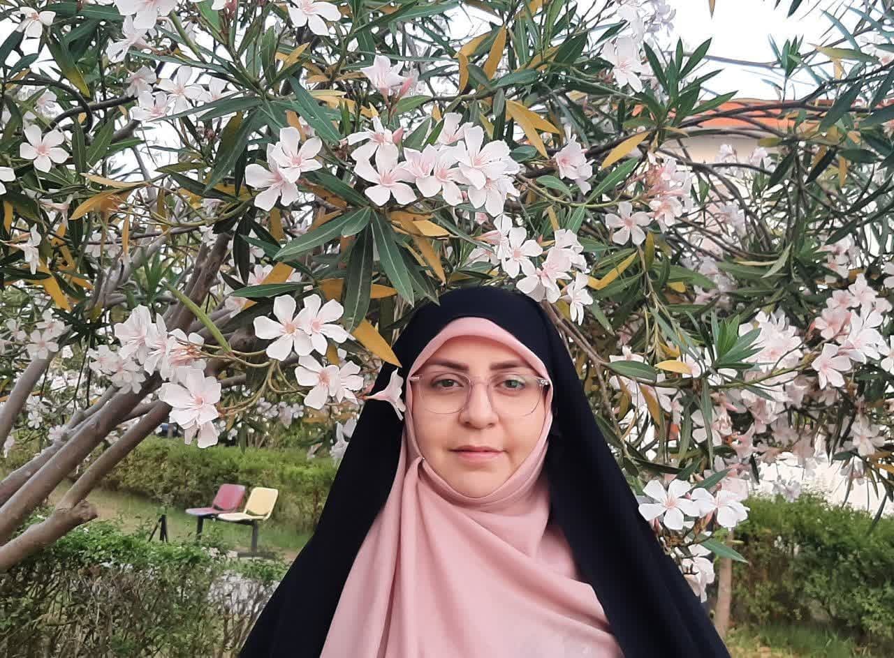 مونا اسکندری، نویسنده