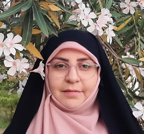 مونا اسکندری، نویسنده