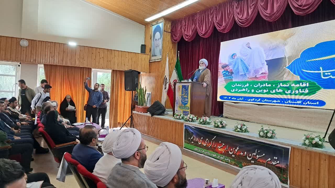 مادران؛ محور ترویج نماز در عصر دیجیتال هستند