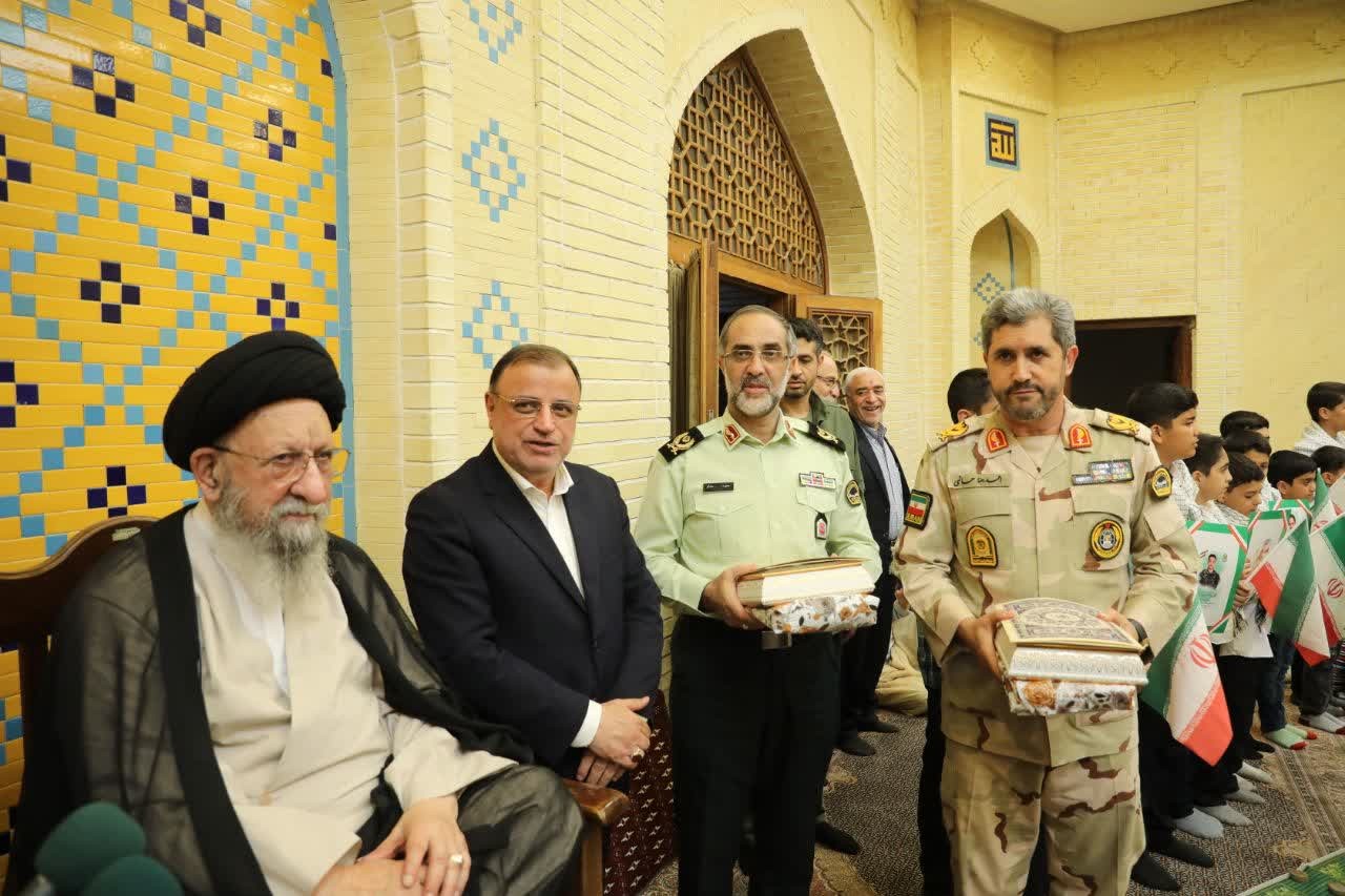 تجلیل نماینده ولی فقیه در استان و استاندار از فرماندهان و نیروهای انتظامی و مرزبانی گلستان