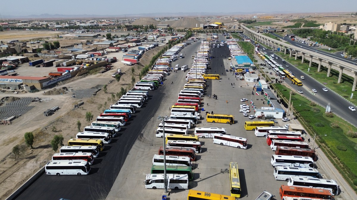 تسهیل دسترسی زائران به حرم بانوی کرامت؛ پارک‌سوارهای شمالی و جنوبی در اختیار خودروهای شخصی