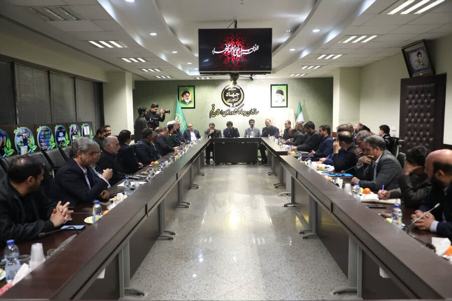 میثاق نامه مدیران استان قم برای تولید 2500 مگاوات برق به امضا رسید