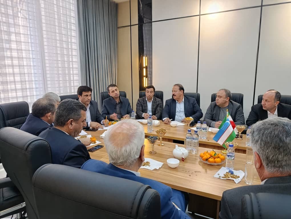 نشست هیأت تجاری گلستان با مدیران فوت‌سیتی تاشکند برگزار شد