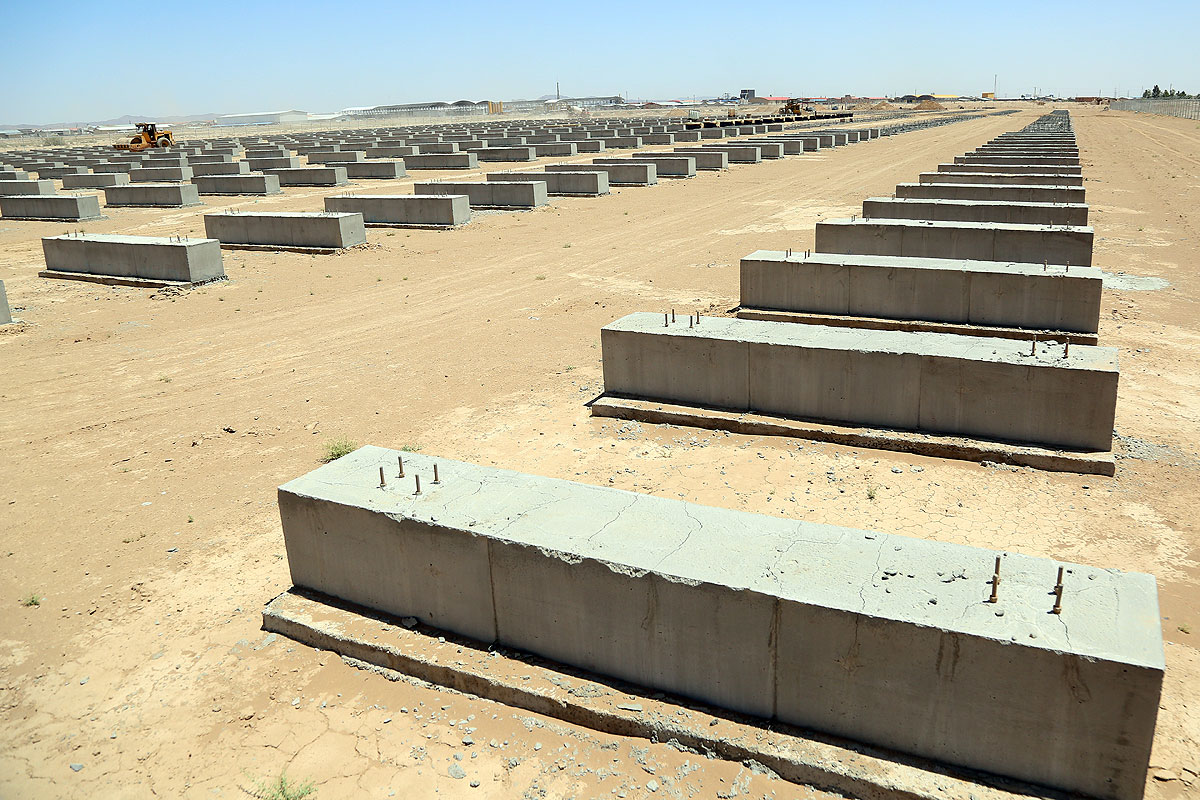 بازدید نمایندگان ساتبا و توزیع برق قم از روند احداث نیروگاه‌های خورشیدی در استان قم