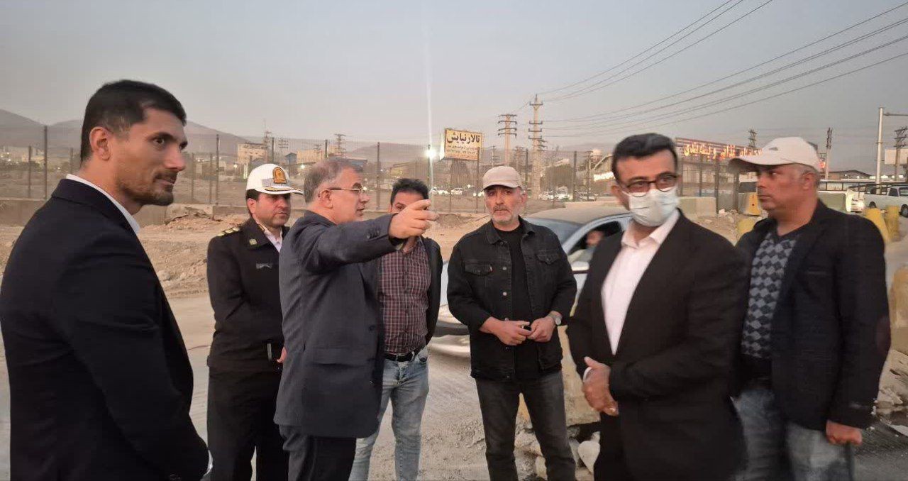 استاندار البرز بهمراه سرپرست اداره کل راهداری و حمل و نقل جاده‌ای البرز از طرح تعریض آزادراه کرج–قزوین بازدید کرد