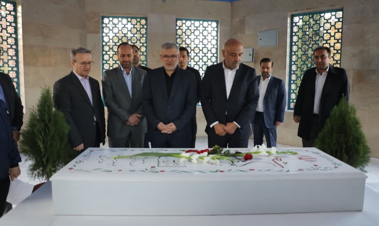 وزیر تعاون، کار و رفاه اجتماعی وارد البرز شد؛ آغاز سفر یک‌روزه با گلباران گلزار شهدای گمنام کرج